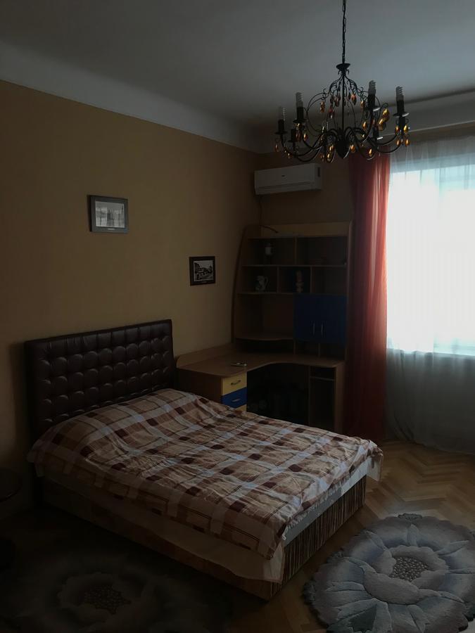 تشيرنيفتسي Apartment On Hoholya Street المظهر الخارجي الصورة